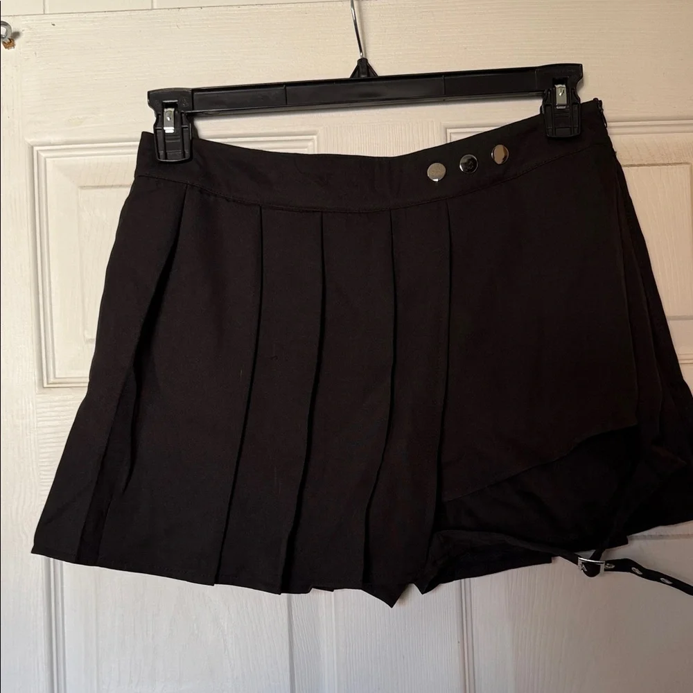 Black Pleated Women's Skirt - Picture 1 of 3